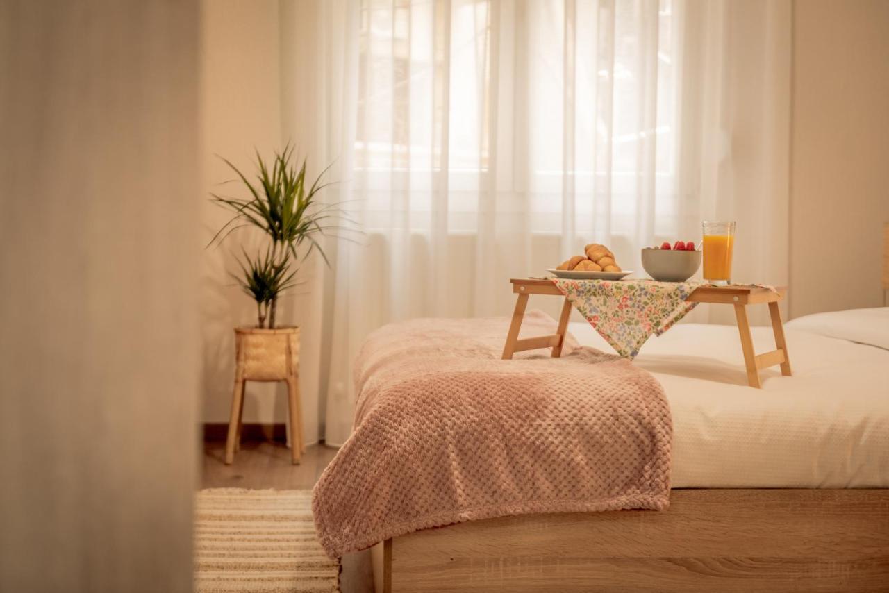 Aphrodite'S Apartment On Agia Sofia Midas Home 테살로니키 외부 사진